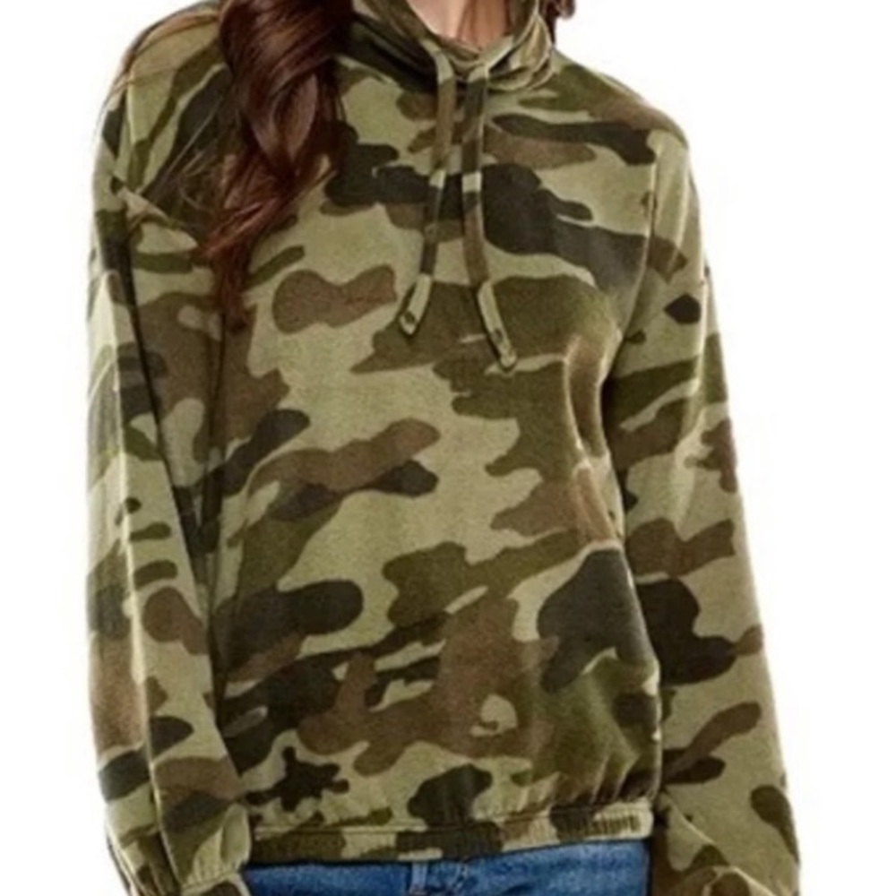 Derek Heart Women’s Cowl Neck Sweatshirt. - Picture 1 of 6